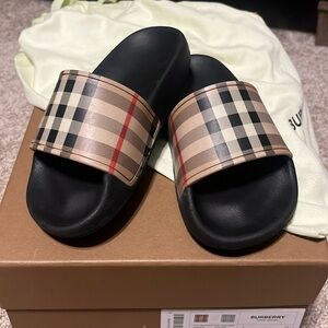 Authentic kids Burberry slides